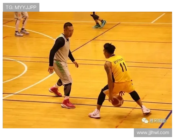 勇士激战雷霆巅峰对决库里对飙亚历山大引爆全场激情时刻